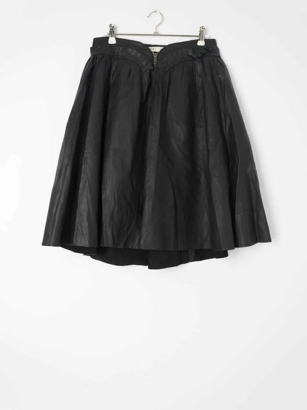 1980s style vintage leather skirt with ruffled waist and zipper detail – Small / Medium