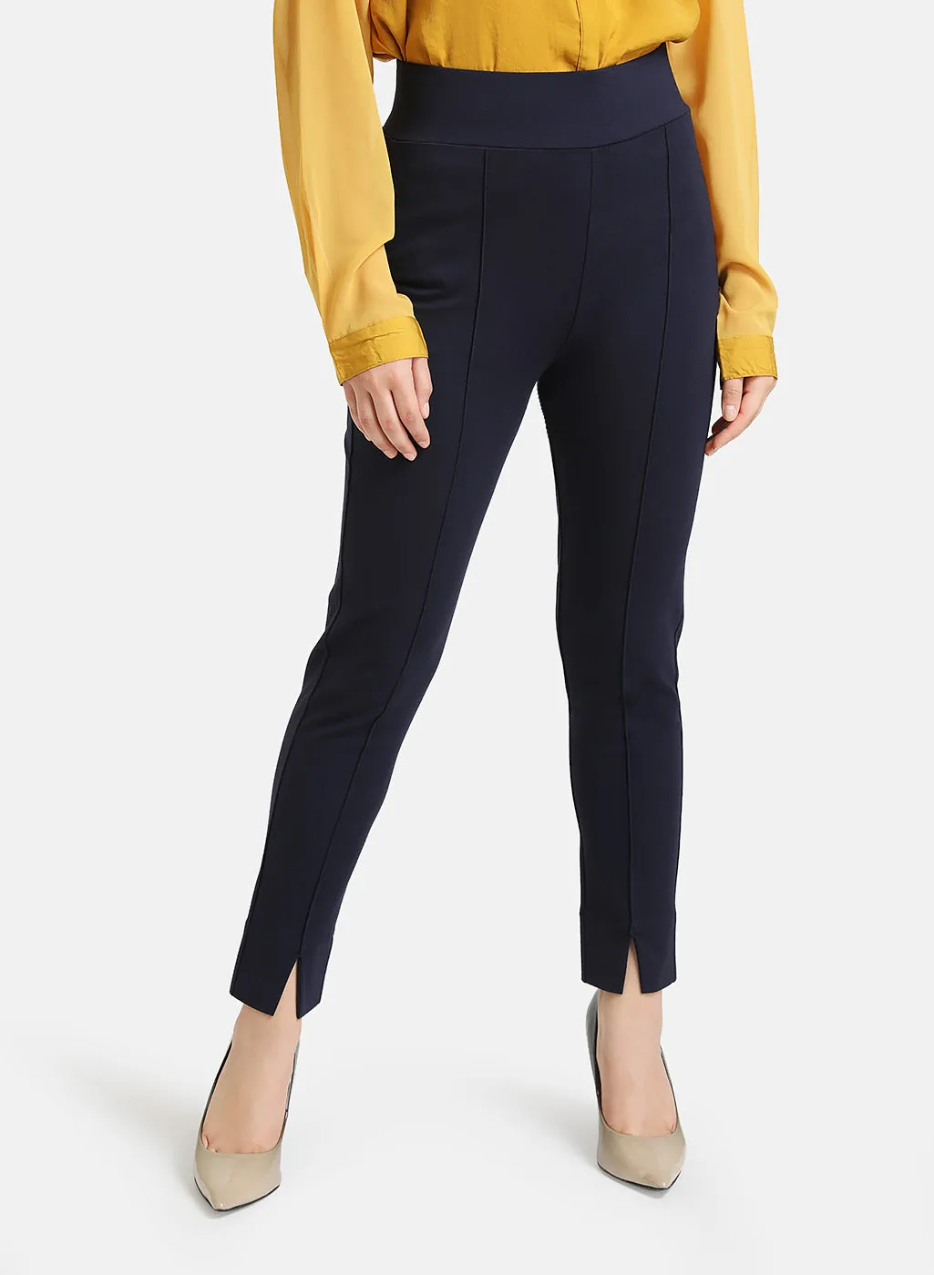 Jegging With Hem Slit Detail