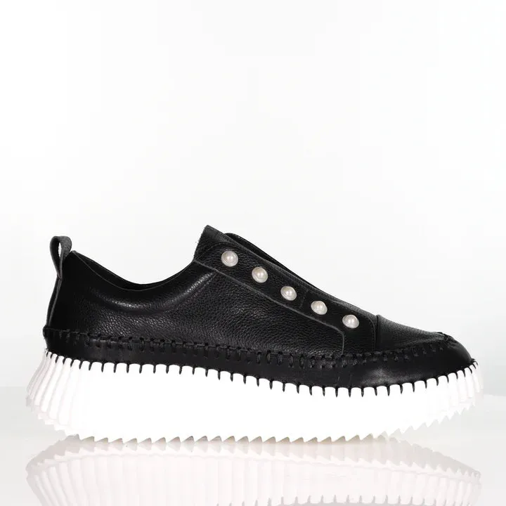 Pearlzie Black Platform Sneaker