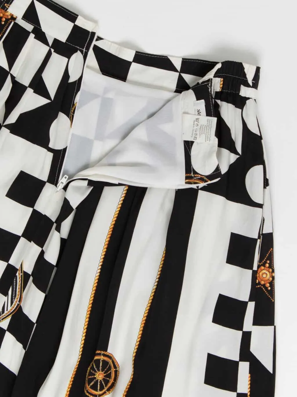 Vintage black and white patterned midi skirt – Medium / Large